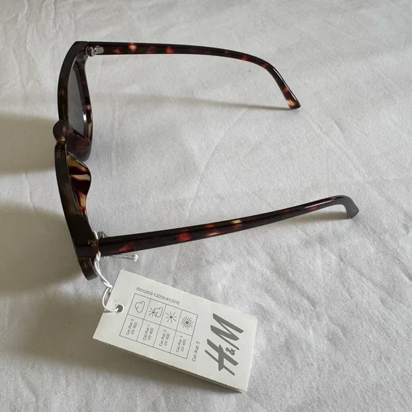 Stylish Tortoiseshell Sunglasses - Picture 4 of 8